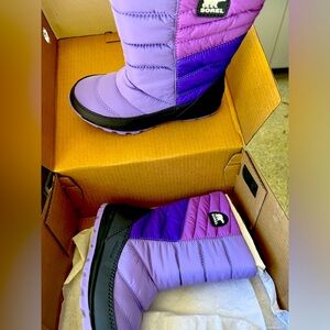 Brand NEW girl Sorel winter boots.